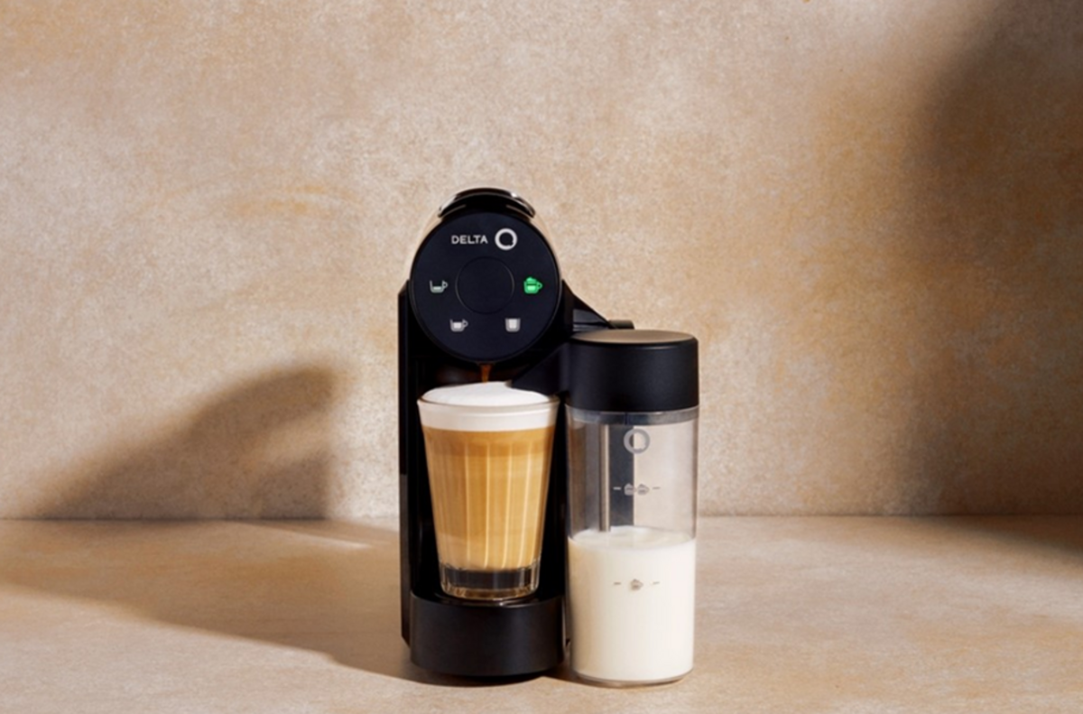 Delta Q MiniMilkQool Negra - Cafetera para cápsulas Depósito para leche.  Compacta Versátil y Minimalista - Fácil de usar : : Hogar y cocina